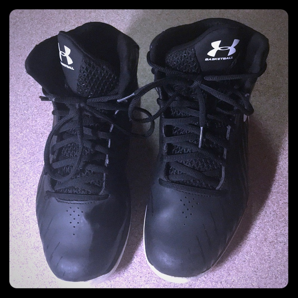 Under Armour Basketball Shoes Size 7 Youth 🏀